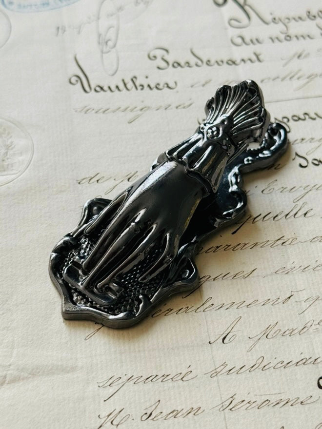 Vintage hand clip1
